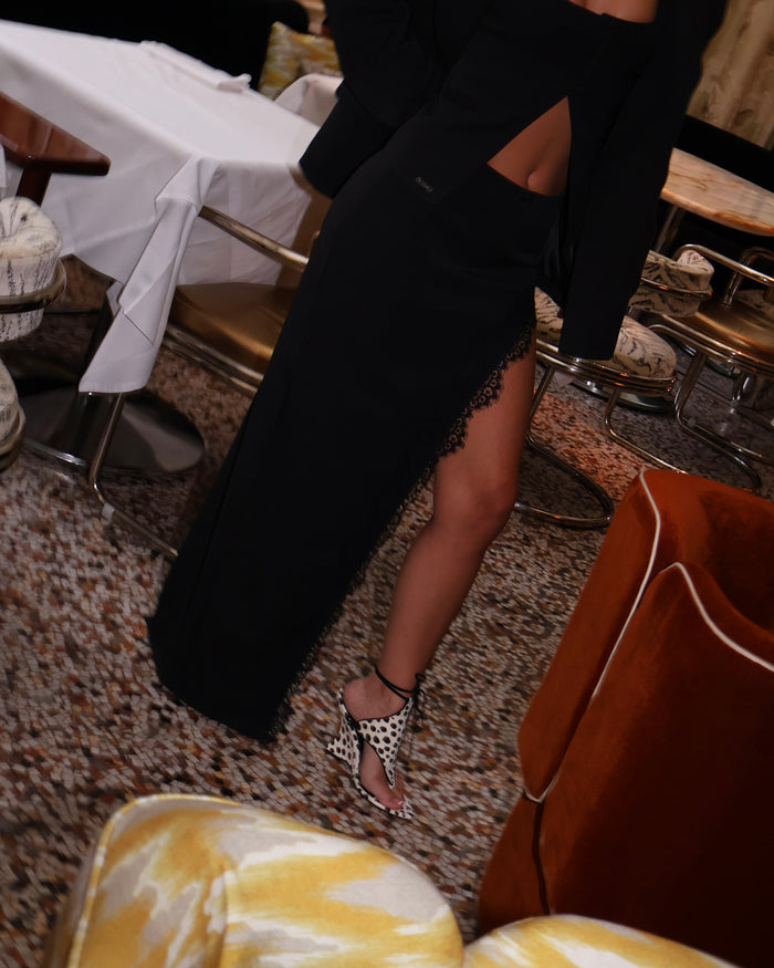 SUIT — La jupe en dentelle noire
