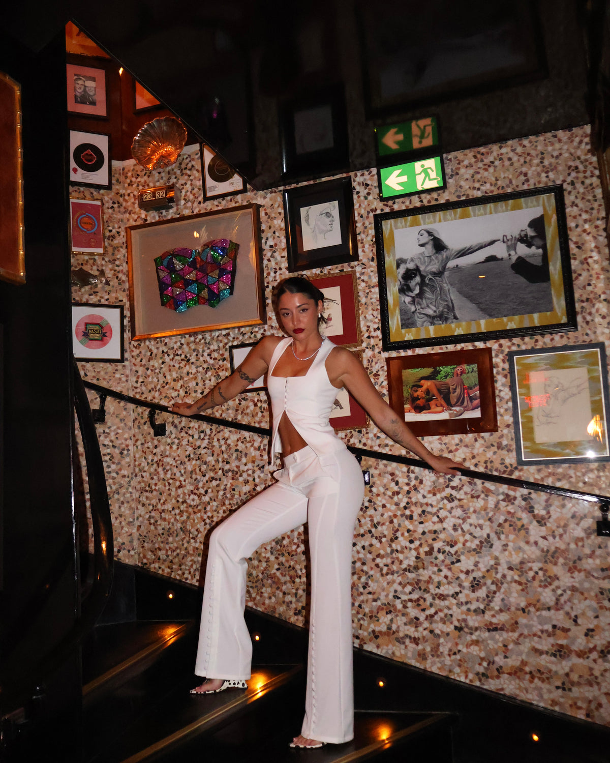 TRAJE — El Pantalón Blanco