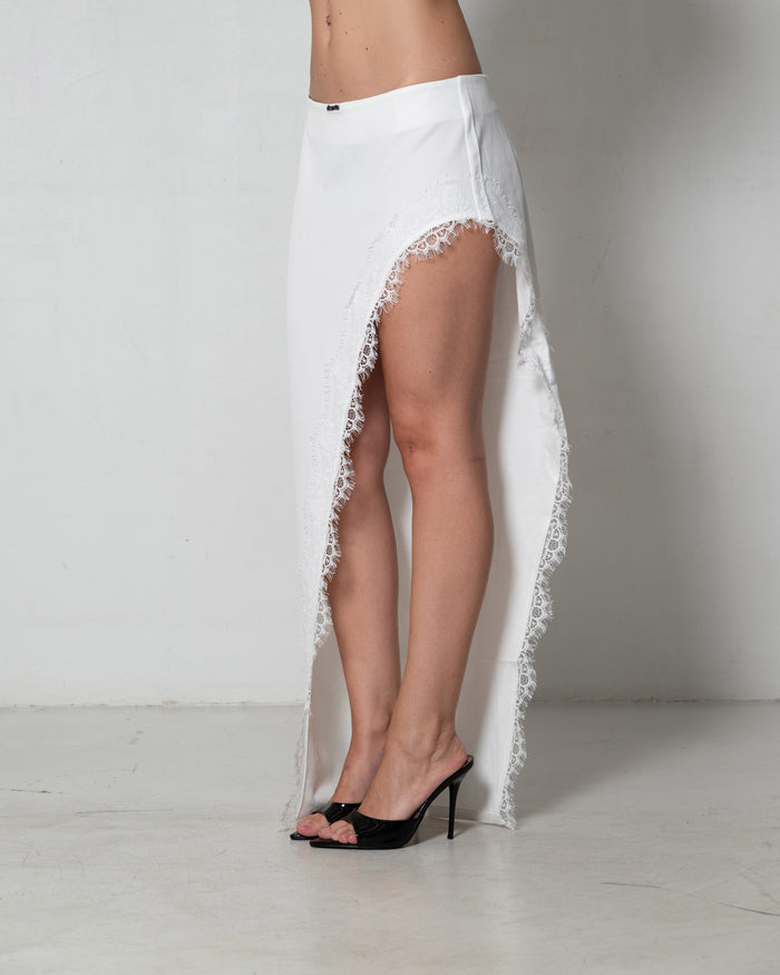 SUIT — The Lace Skirt White