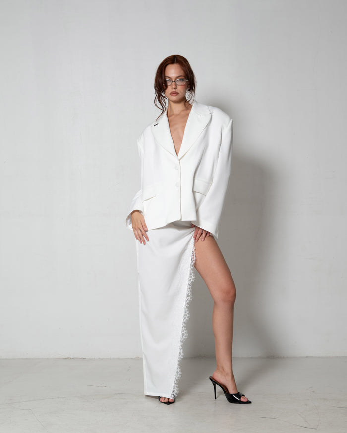 SUIT — The Lace Skirt White