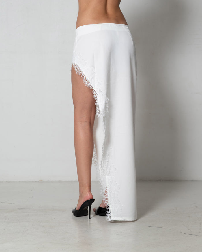 SUIT — The Lace Skirt White