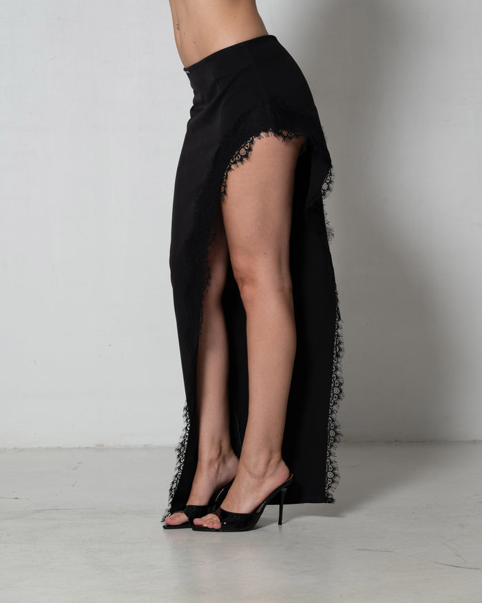 SUIT — The Lace Skirt Black