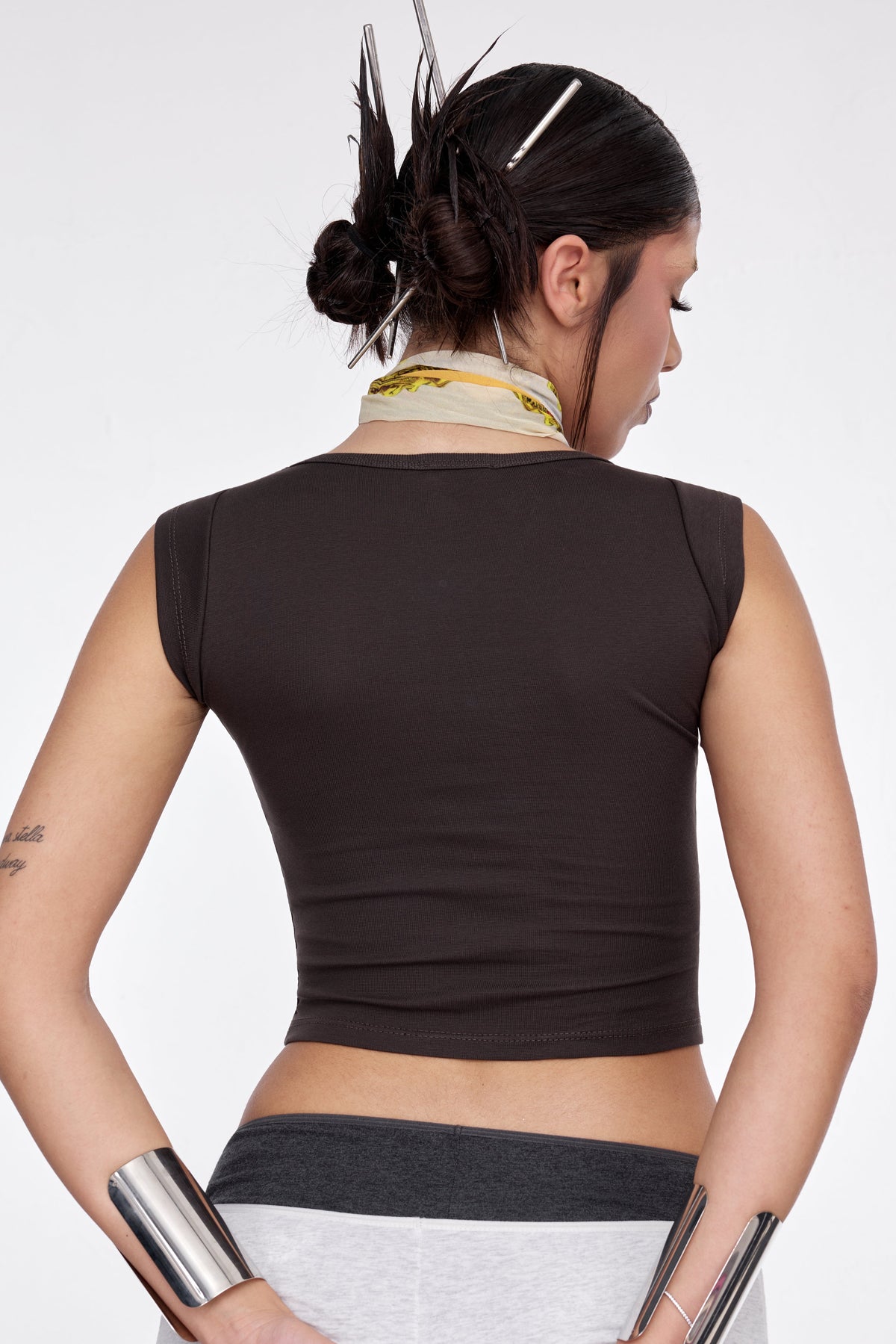 T-SHIRT SCULPT-CROP MARRON