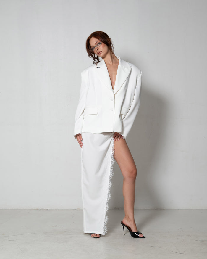 SUIT — The Lace Skirt White